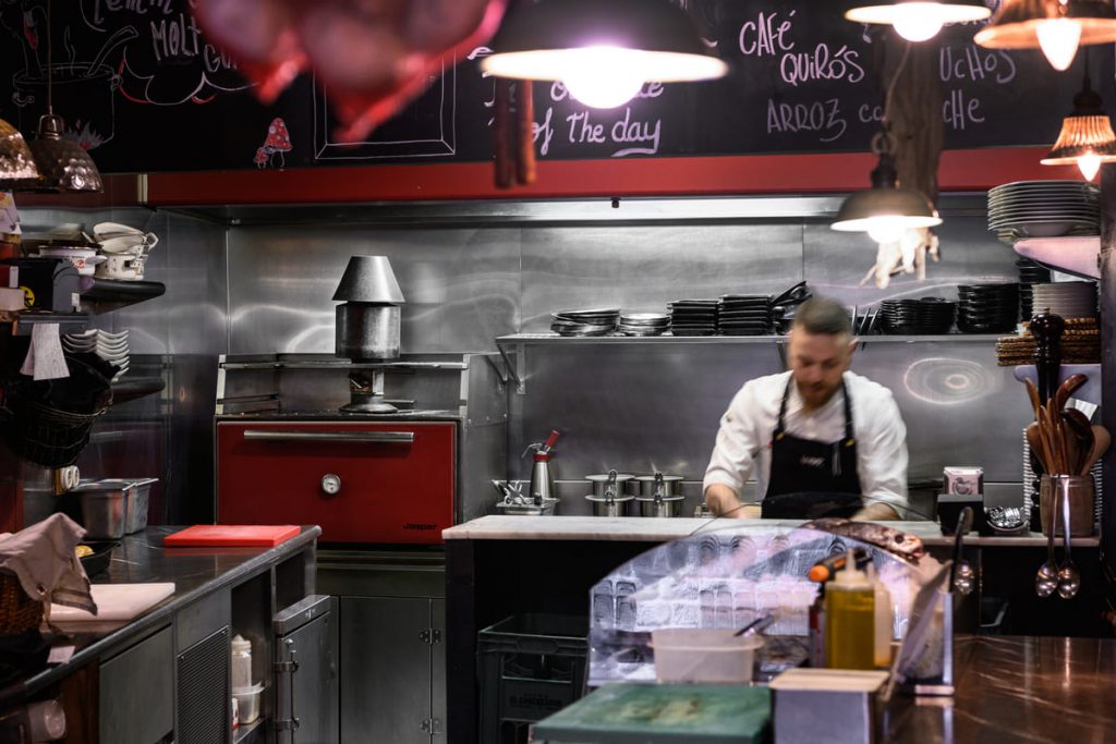 Four à charbon Josper à El Chigre, Barcelone