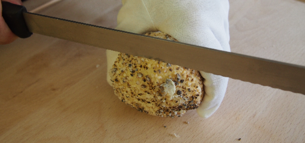 cutting the onion in salt crust