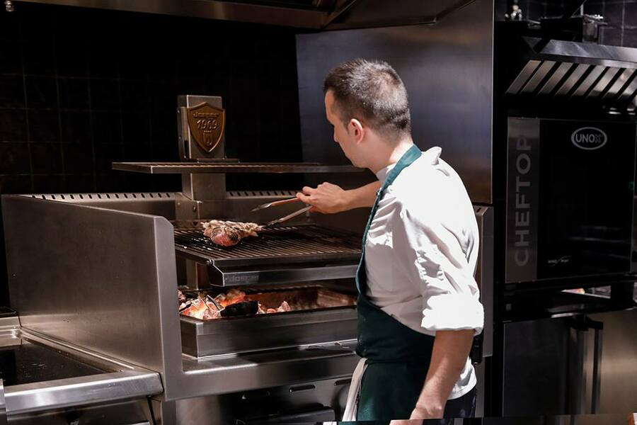 Las parrillas profesionales de. carbón, solo en Josper