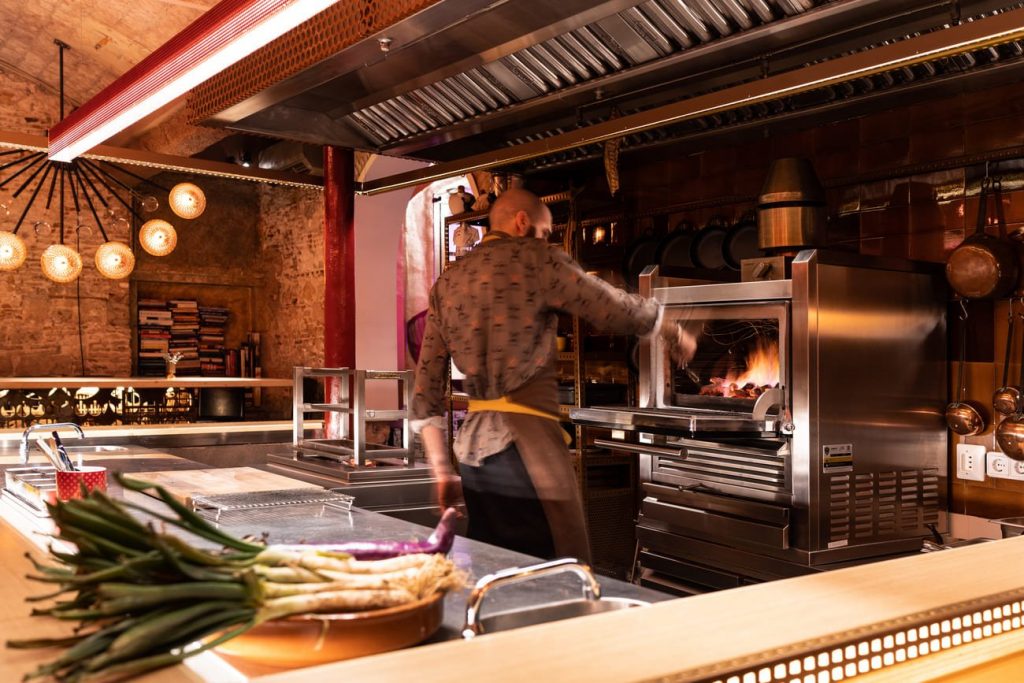 Four à charbon Josper à Hidden, Barcelone