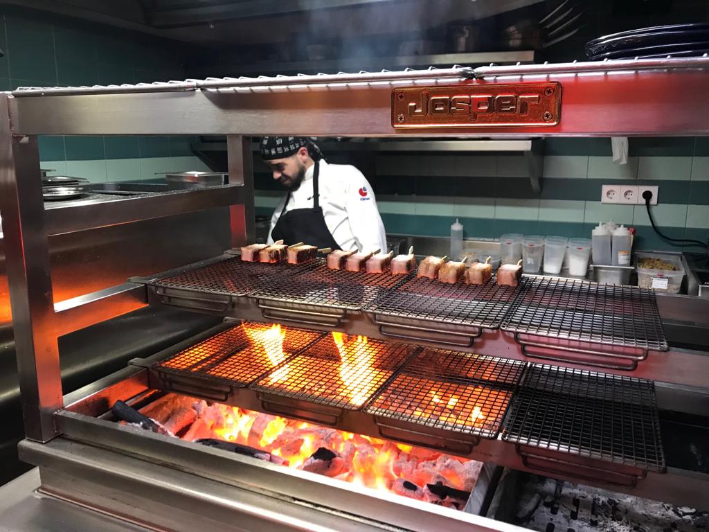 Umo και Josper