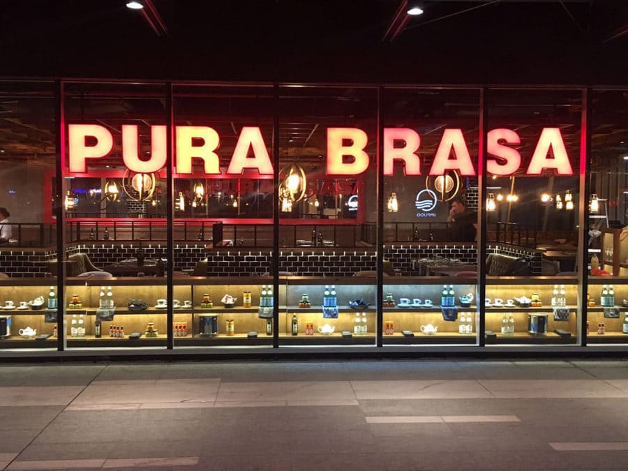Pura Brasa e halla en el Central Business District de Singapur