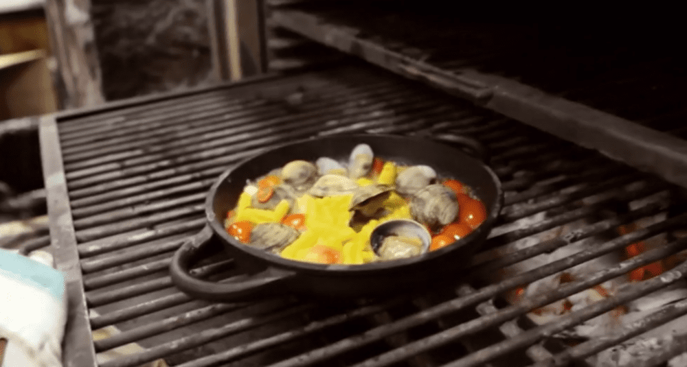 El toque de Josper para la pasta malloreddus con almejas