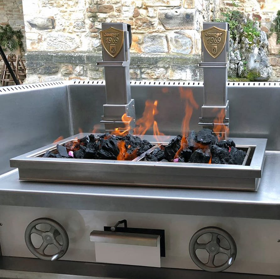 Partie centrale du four Combo Josper CVJ 050-2 et Josper HJX 25 dans The World's 50 Best 2018